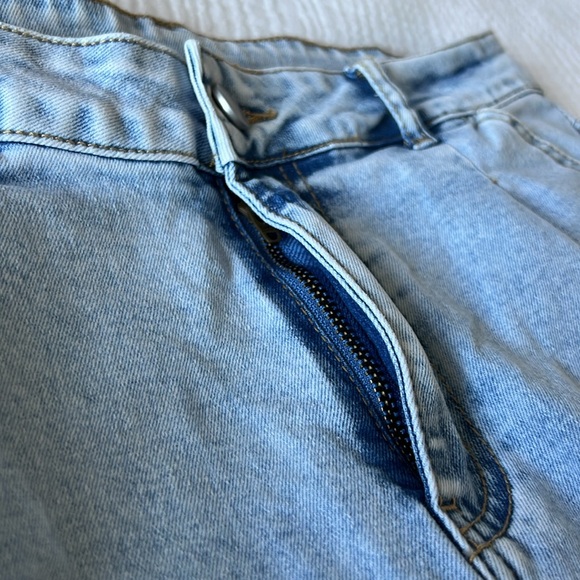 Women's Light Blue Boyfriend Jeans - Picture 13 of 15